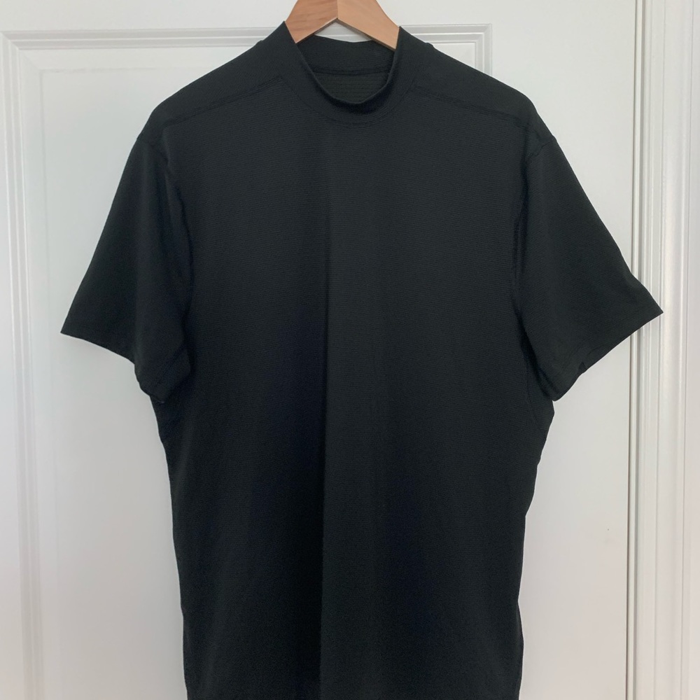 Lululemon Mens Mock-neck t shirt